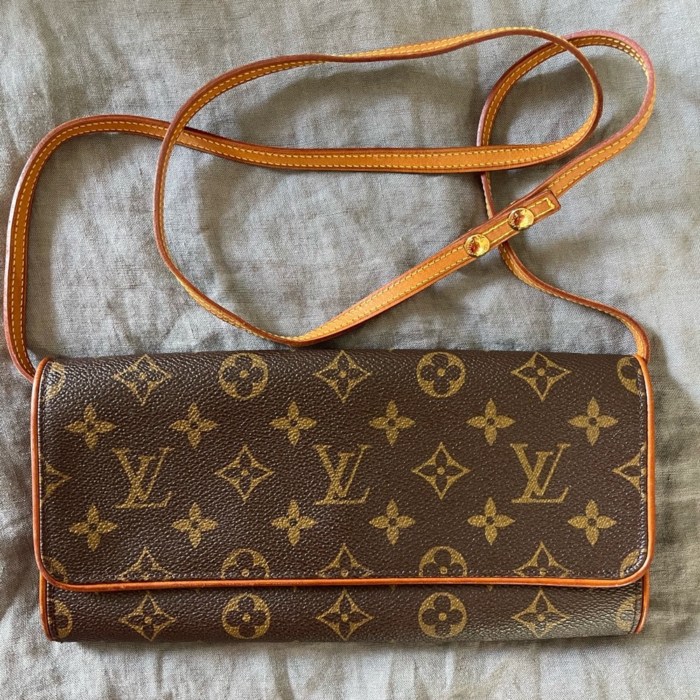 🚨SOLD🚨❣️HOST PICK❣️ ✨AUTHENTIC✨ Vintage (2000) Louis Vuitton Twin Pochette GM